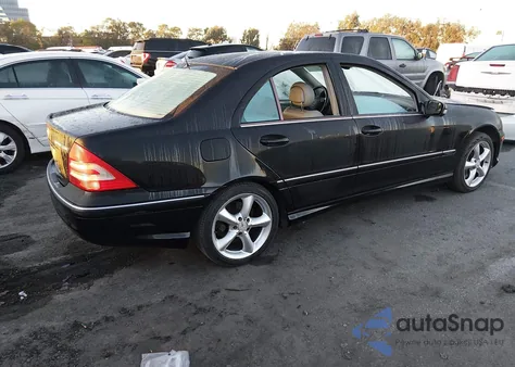 2005 Mercedes-Benz C 230 Kompressor Sport z USA, uszkodzony, nr VIN WDBRF40J15A780564